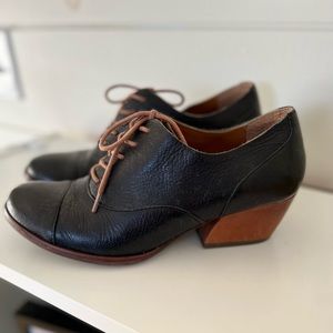 Korkease lace up healed oxfords